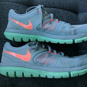 Nike Womens Flex size 7.5